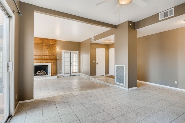 Building Photo - Immaculate 2 bedroom condo with all the ap...