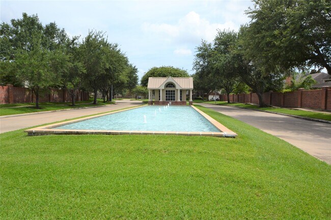 Foto del edificio - 12110 Laurel Ct