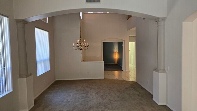 Building Photo - 1520 Upland Hills Dr S