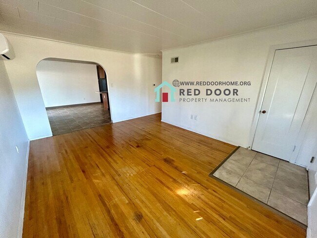 Building Photo - Charming 3-Bedroom, 2-Bathroom Single Fami...