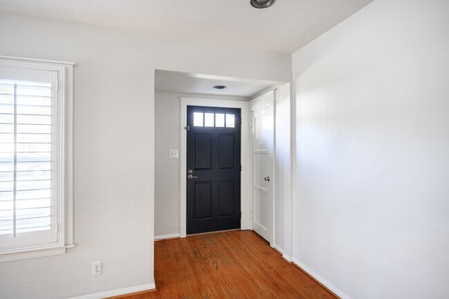 Foto del edificio - 914 Patterson Ave