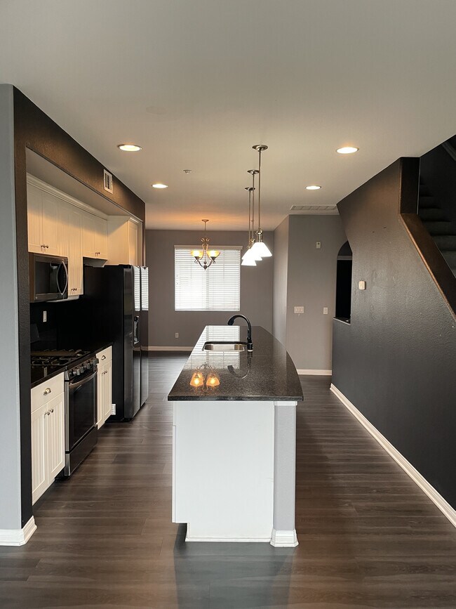 Foto del edificio - 810 Harbor Cliff Way