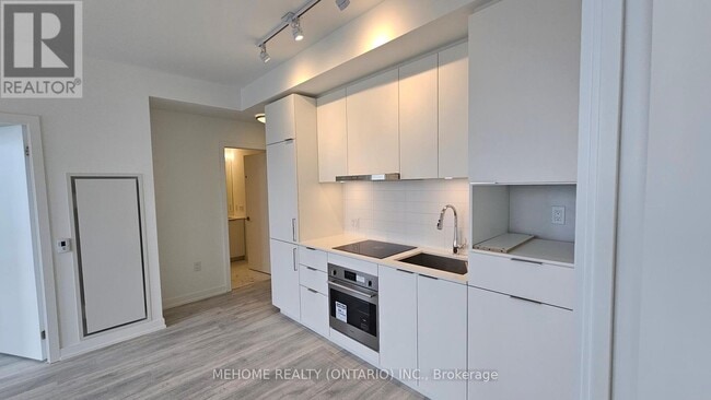 Building Photo - 7 Golden Lion Heights