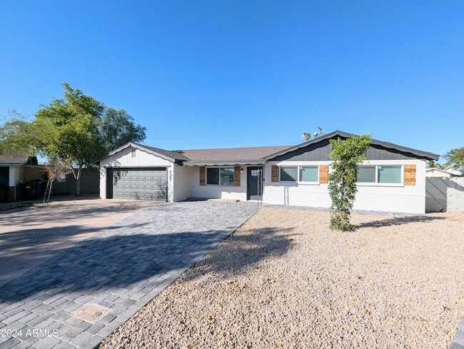 Building Photo - 121 N Flint Cir