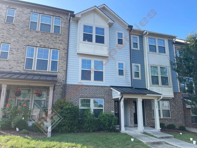 Building Photo - Fresh Paint and New Carpet Flooring! Beaut...