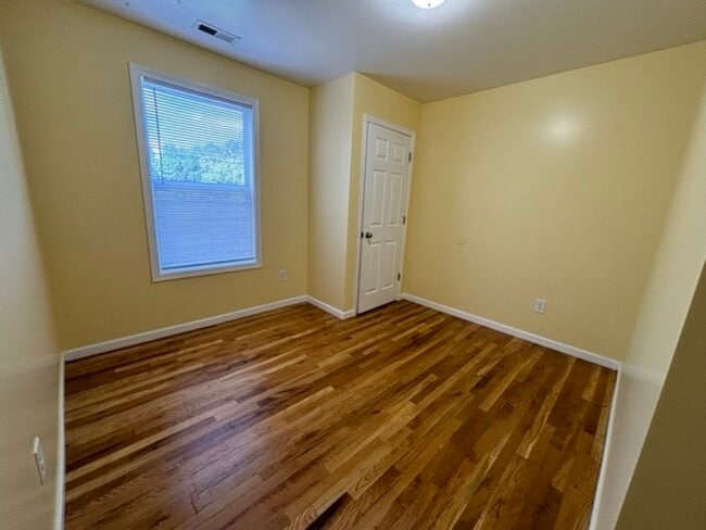 Building Photo - 47 Nancy St