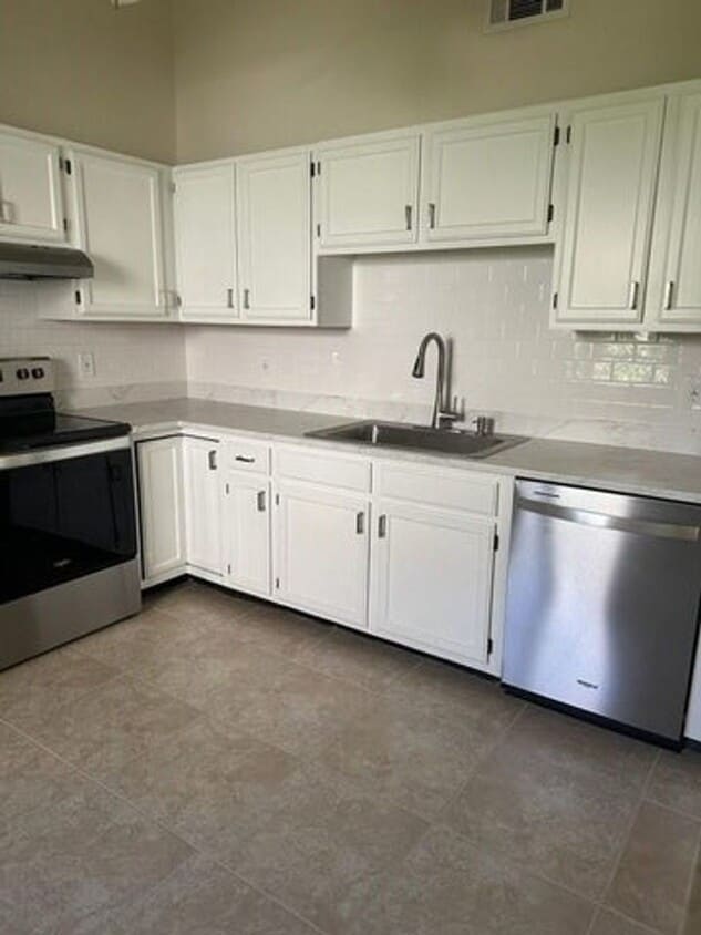 Photo - 406 Buttonwood Place