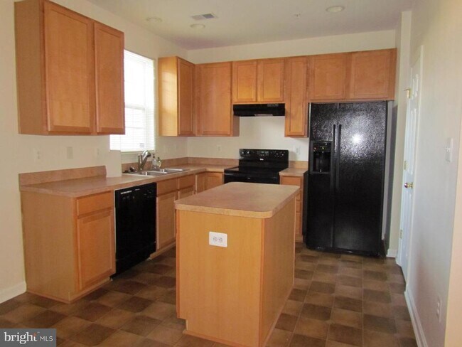 Foto del edificio - 46010 Saltmarsh Dr