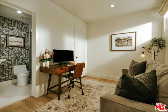 Foto del edificio - 2817 3rd St