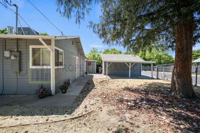 Building Photo - Updated 3-Bed, 2-Bath Bungalow on Spacious...