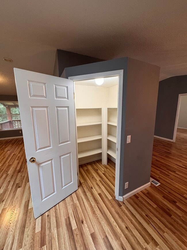 Building Photo - 4 BR/2 BA Rural Retreat Near Battle Ground with Master Suite & Large Yard