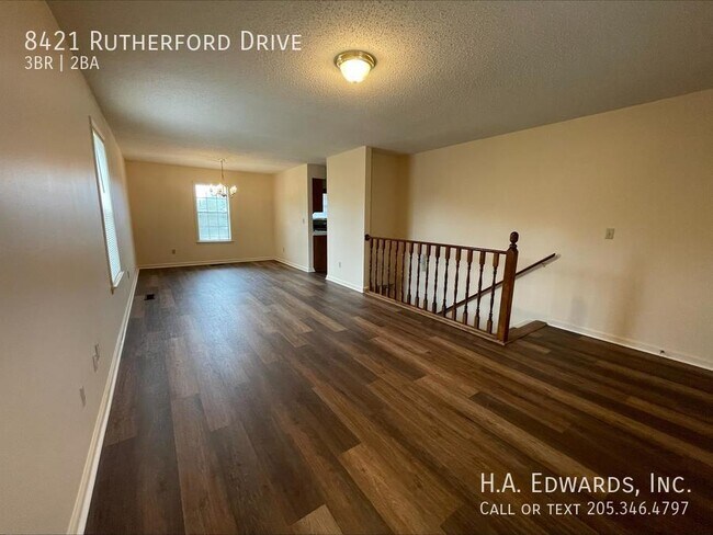 Foto del edificio - 8421 Rutherford Dr