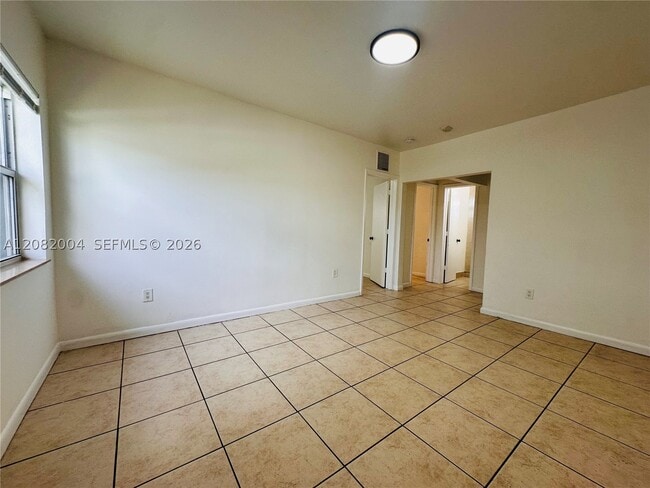Foto del edificio - 573 NE 82nd St