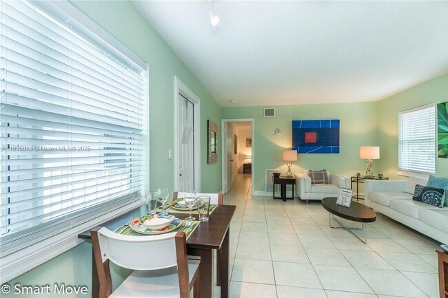 Building Photo - 417 NE 17th Ave