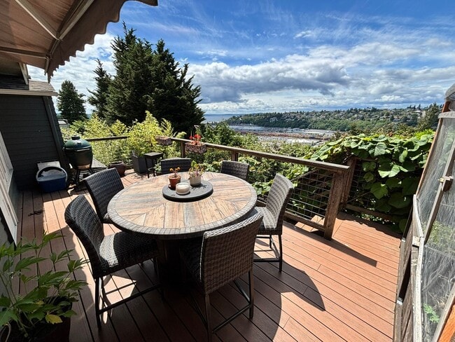 Building Photo - 4Bd/2.75Ba Seattle Home