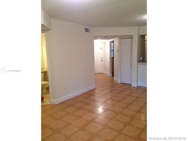 Building Photo - 15555 Miami Lakeway N