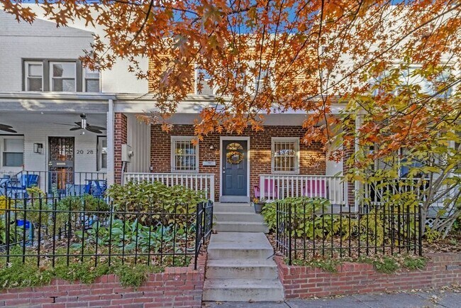 Foto del edificio - 2030 E St NE