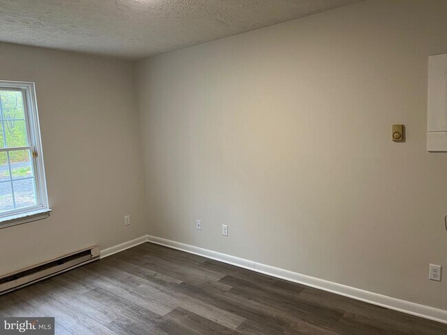 Foto del edificio - 70 Briarwood Ln