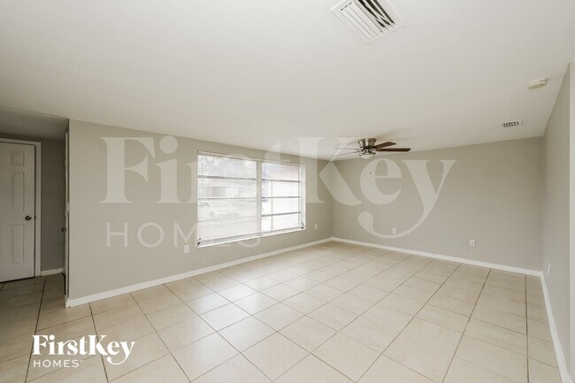 Foto del edificio - 7725 Ilex Dr