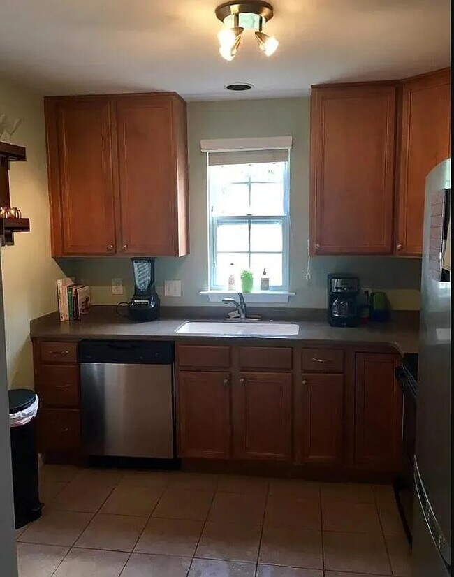 Foto del edificio - 9805 Castain Dr