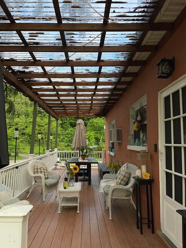 Deck/Entrance - 18 Court Rd