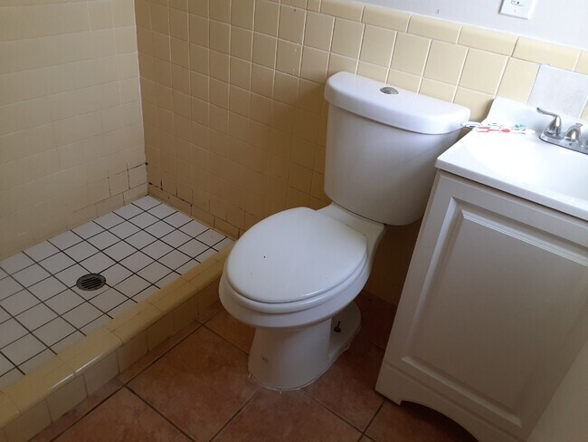 Building Photo - 605 SE 46th Ter