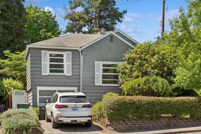 Building Photo - 4 bedroom in Seattle WA 98115