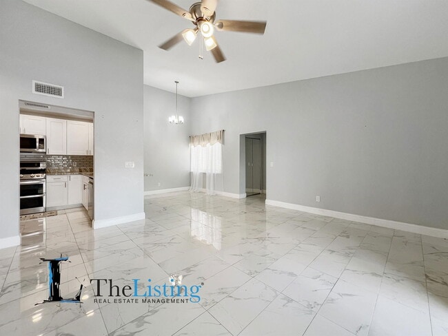 Building Photo - 2482 Lakeway Branch Dr