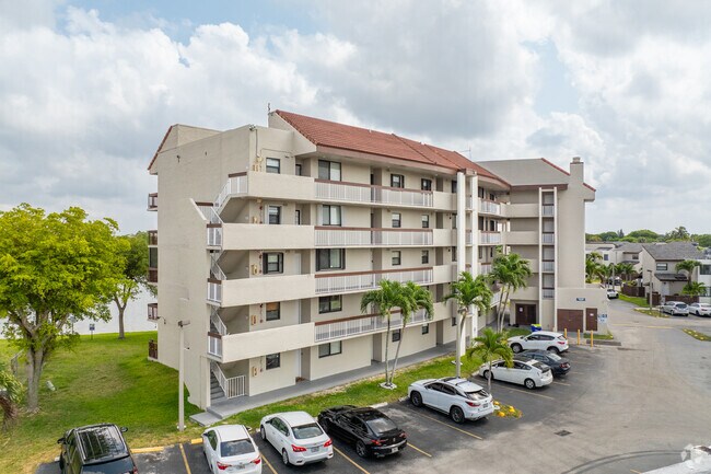 Foto del edificio - Las Brisas Village Condo