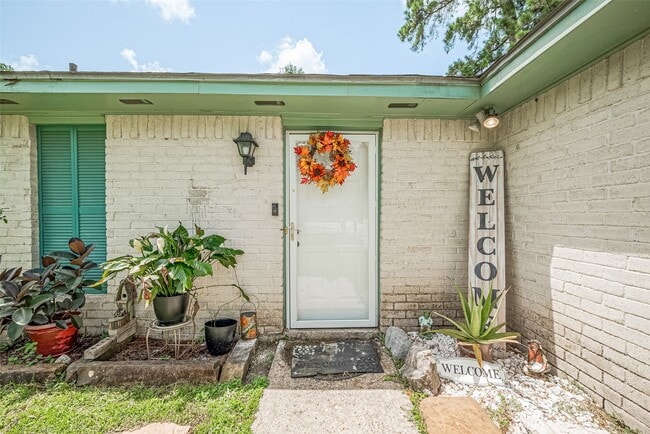 Building Photo - 7010 Foxmar Ln