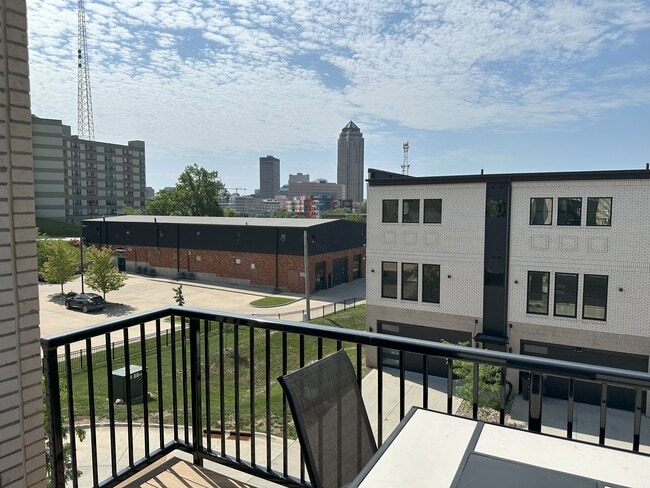 Building Photo - 1343 Keosauqua Way