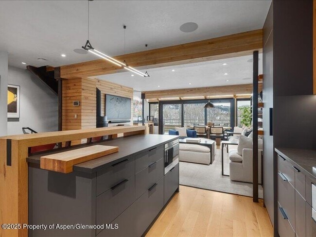 Building Photo - 100 N 8th St