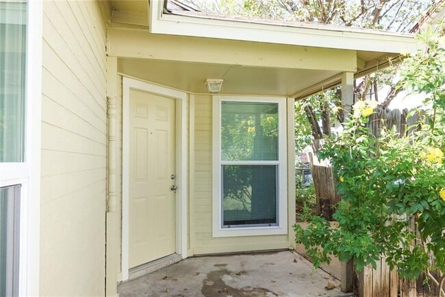 Building Photo - 9714 Eastwend Dr