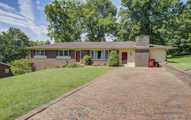 Foto del edificio - 223 Sequoyah Dr