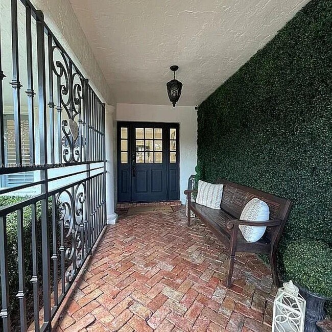 Foto del edificio - 8801 SW 124th St