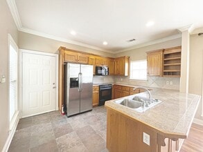 Building Photo - 10362 Hillmont Ave