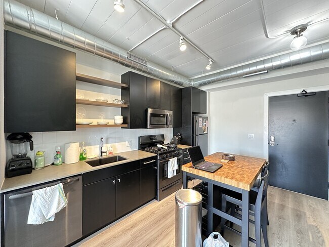 Foto del edificio - 941 W Belmont Ave