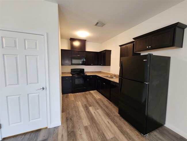 Foto del edificio - 6306 Red Oak Dr