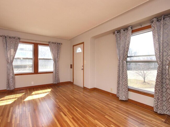 Building Photo - 3600 Quail Ave N