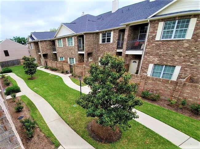 Building Photo - 2865 Westhollow Dr