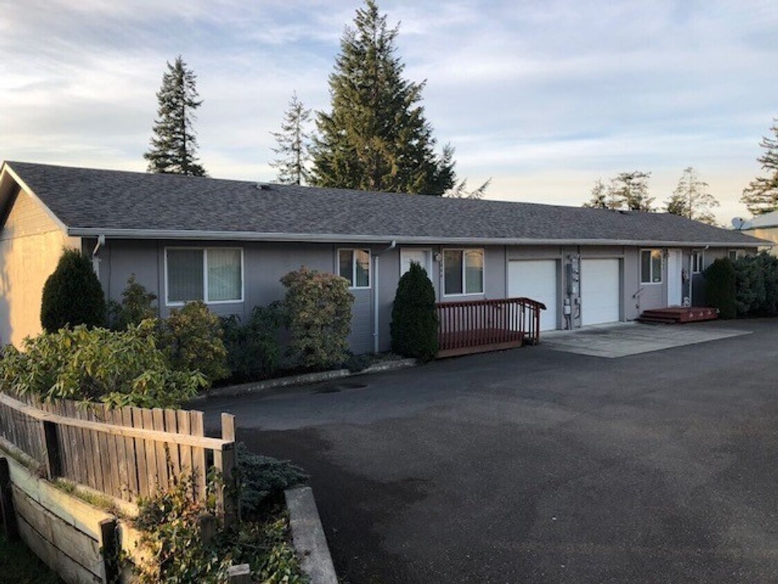 Foto principal - 2044-2046 Thompson Rd