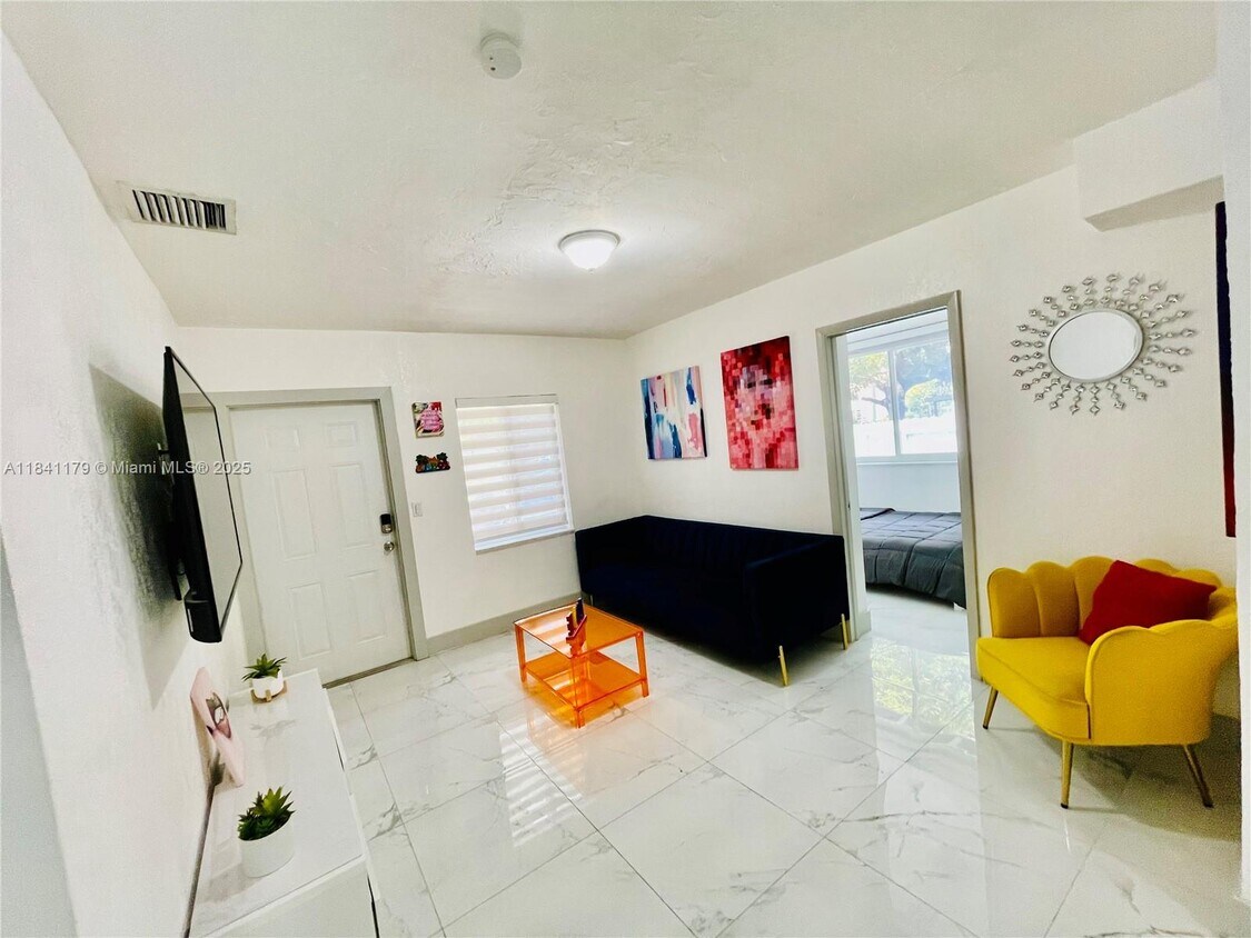 Foto principal - 737 NW 41st St