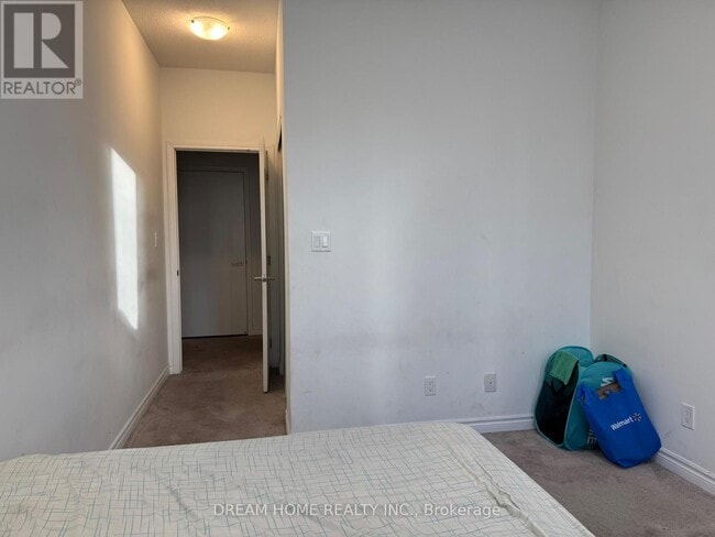 Building Photo - 3 Falaise Rd