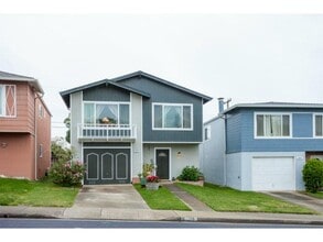 Building Photo - 1315 Skyline Dr