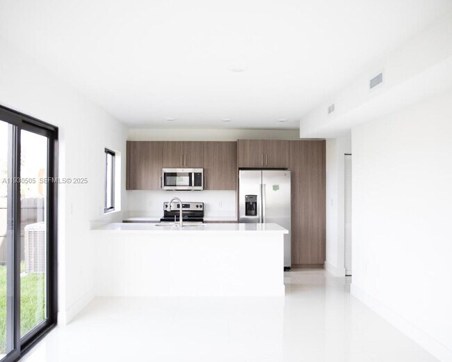 Foto del edificio - 238 NW 11th Ct