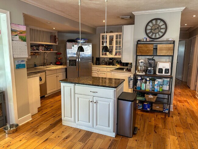 Building Photo - Charming Riverside Retreat: 3-Bedroom, 2-B...