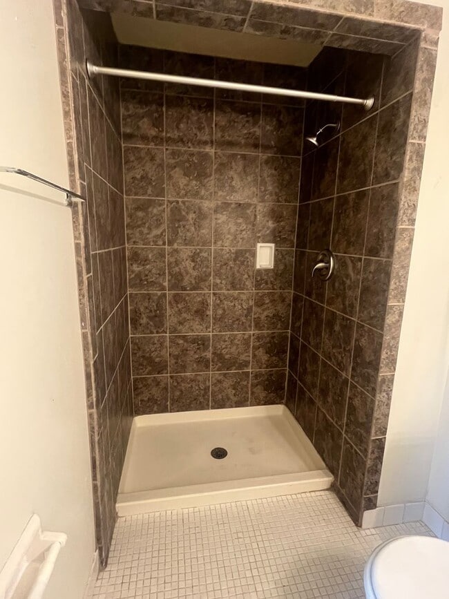 Building Photo - 3 Bedroom 2 1/2 Bath Townhome