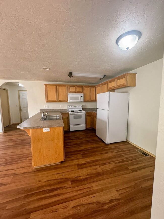 Building Photo - 824eri