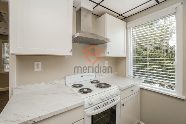 Building Photo - 1BR All utilities included!