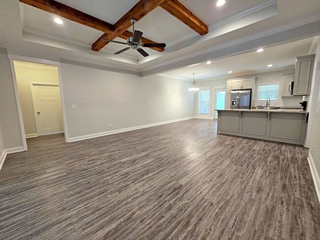 Foto del edificio - Stylish 4-Bedroom Home with Screened Porch...